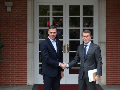 Encuentro entre el presidente del Gobierno, Pedro Sánchez, y el líder del Partido Popular, Alberto Núñez Feijóo, el pasado lunes en La Moncloa.