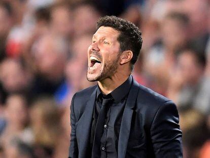 Simeone, ante el PSV