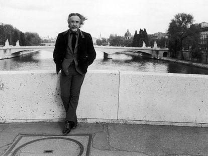 El escritor Romain Gary, en París en 1974.