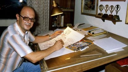 Francisco Ibáñez en 1980 creando una de sus historietas.