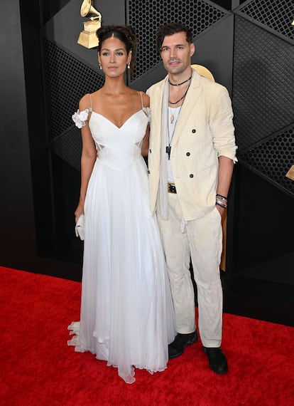 El cantante de música cristiana Joel Smallbone y su esposa Moriah Smallbone.