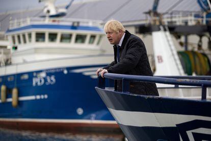 Johnson visita unas instalaciones pesqueras en Escocia el pasado 6 de septiembre.