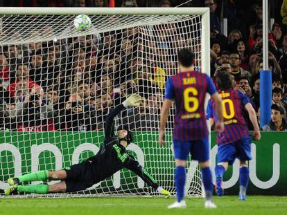 Messi lanza el penalti al larguero.
