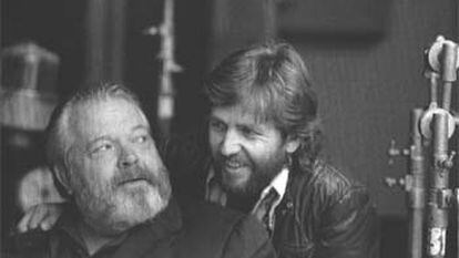 Orson Welles y Gary Graver en un <i>set</i> de rodaje.