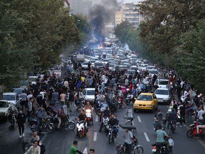 Manifestación de protesta por la muerte de Mahsa Amini, el miércoles en Teherán.