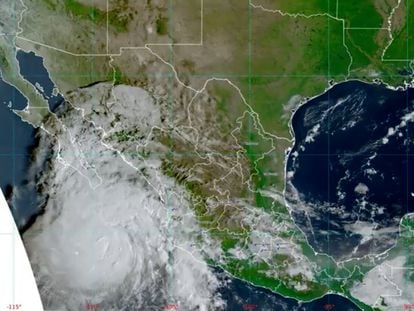 El huracán 'Norma' en rumbo hacia la ciudad de Los Cabos, en Baja California Sur (México), este viernes.