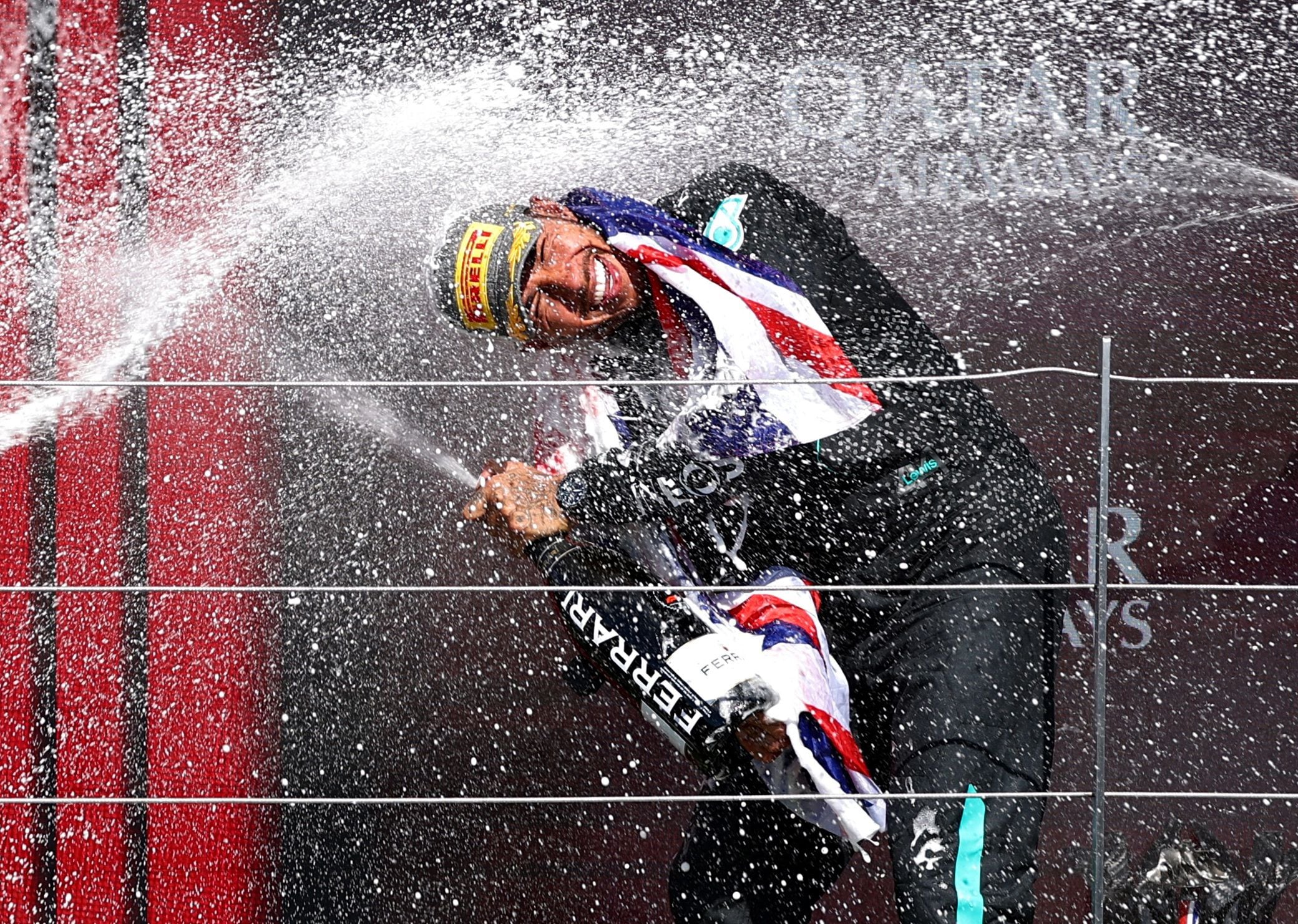 Hamilton renace con un atronador triunfo en Silverstone