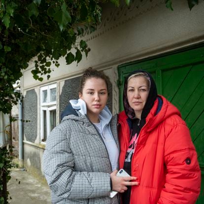 Ilona Moskaliuk, 45, and her daughter Bianca Chorba, 17, in Tudora, on Moldova's southern border with Ukraine. 