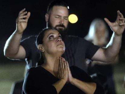 Vigilia por las v&iacute;ctimas de la masacre en la iglesia baptista de Sutherland Springs (Texas).