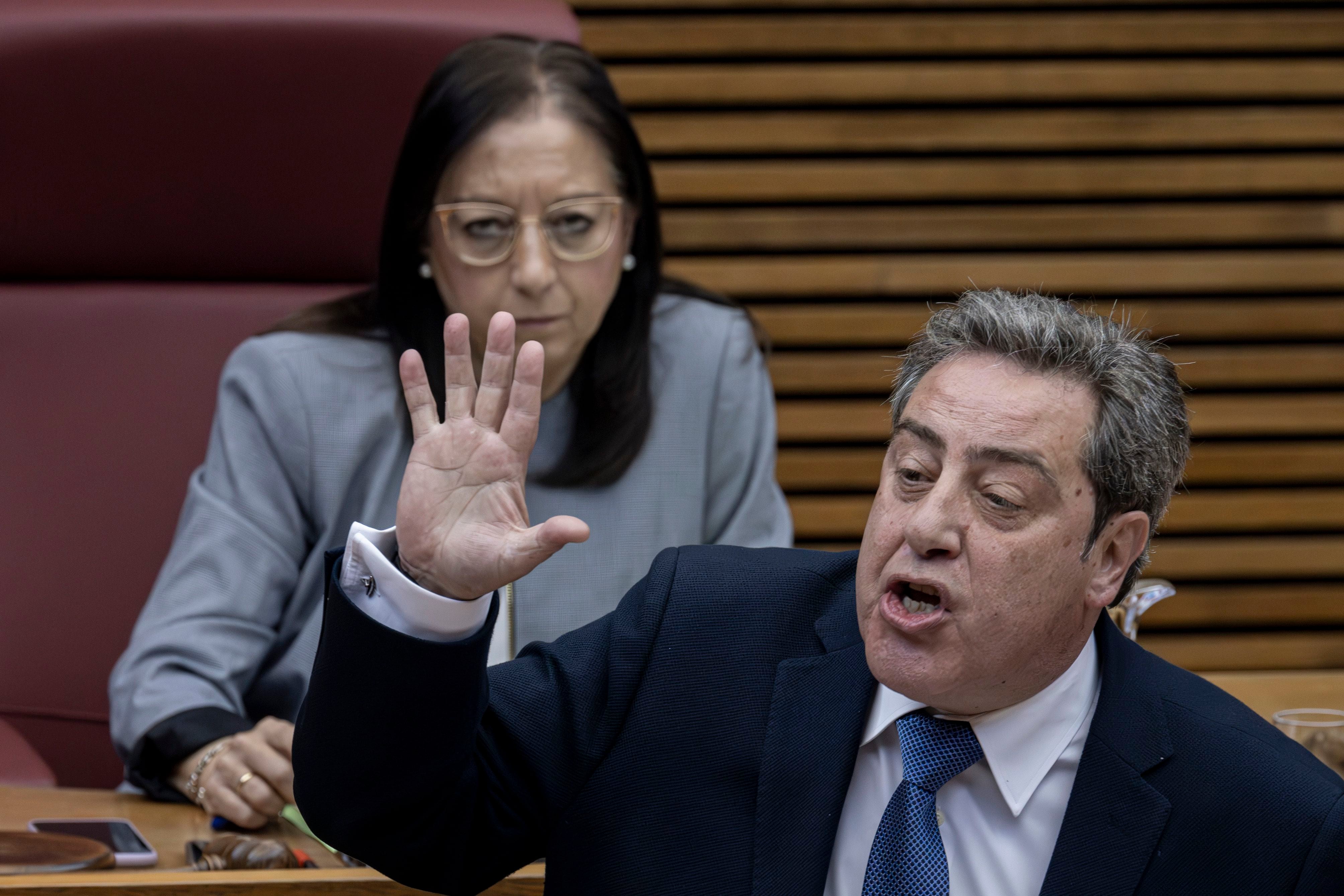 PP y Vox defienden en Valencia su ley para “todas las víctimas” que equiparara el franquismo con la democracia, según la izquierda