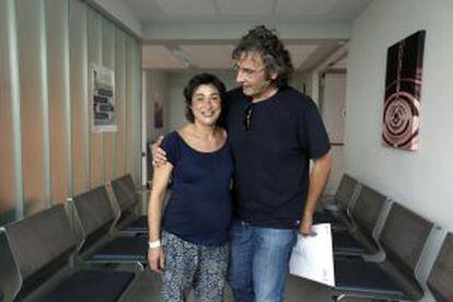 Laura y su pareja en el hospital de Almansa, a medio gas por la huelga de médicos.