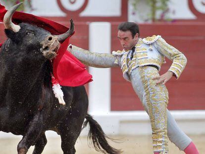 El diestro Enrique Ponce cort&oacute; tres orejas en el domingo en Gij&oacute;n.