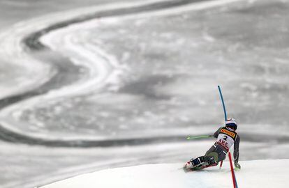 El noruego Henrik Kristoffersen participa en la prueba de masculina de slalom, durante los Campeonatos Mundiales de Esquí Alpino celebrado en Are (Suecia). 