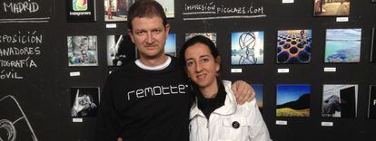 Juan Barambones, consejero delegado de Remotte Labs, junto a su esposa, en Zinc Shower 2014.  