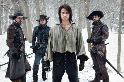 Aramis (Santiago Cabrera), Athos (Tom Burke), D'Artagnan (Luke Pasqualino) y Porthos (Howard Charles).