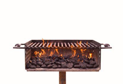 Cómo hacer un buen fuego para barbacoa con carbón, briquetas o leña