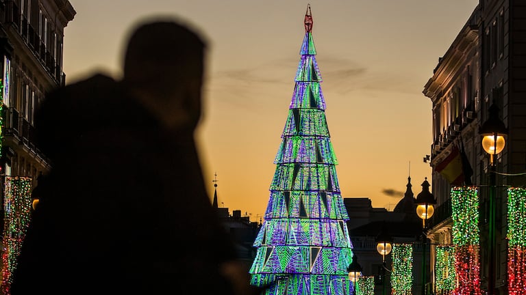 Luces de Navidad, en el centro de Madrid este miércoles.