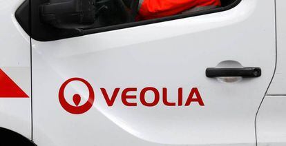 Logo de Veolia en un vehículo.