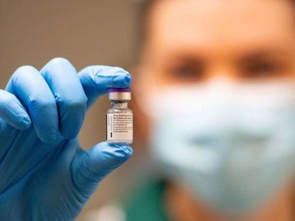 La UE exprime el contrato con Pfizer y se refuerza con otros 100 millones de vacunas adicionales