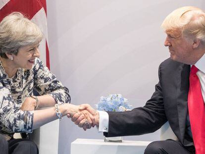 Theresa May y Donald Trump en el segundo d&iacute;a de cumbre del G20 en Hamburgo. 