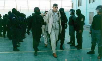 Miguel Ángel Félix Gallardo durante un traslado dentro del penal de máxima seguridad de La Palma, en enero de 2005.