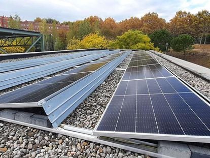 Placas solares en el municipio barcelonés de Castellbisbal, financiadas dentro del programa de la diputación 'Renovables 2030'.