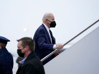 Joe Biden, subiendo al avión presidencial Air Force One, en Delaware.