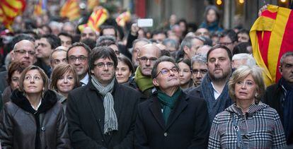 El expresidente catalán Artur Mas y las consejeras Irene Rigau y Joana Ortega por la consulta del 9N.