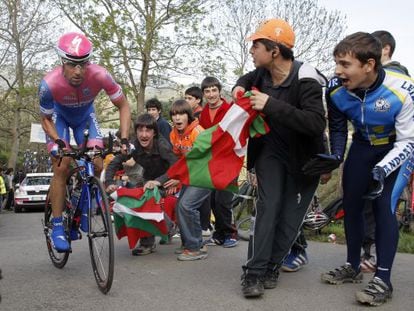 Vila, en una contrarreloj en la Vuelta al Pa&iacute;s Vasco.
