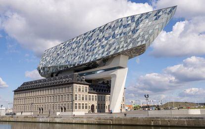 Las oficinas portuarias de Amberes, proyectadas por la arquitecta Zaha Hadid, inauguradas en septiembre de 2016.