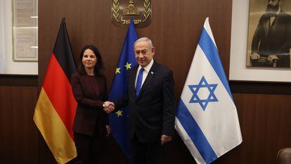 Annalena Baerbock y Benjamín Netanyahu, este miércoles antes de su reunión en Jerusalén.