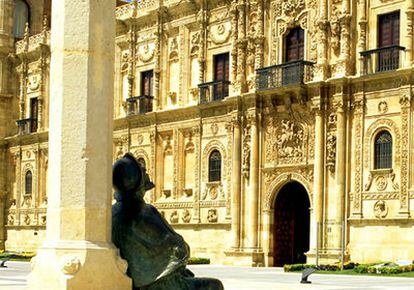 Fachada plateresca del Hostal de San Marcos, monasterio y hospital del siglo XVI reconvertido en el Parador Nacional de León