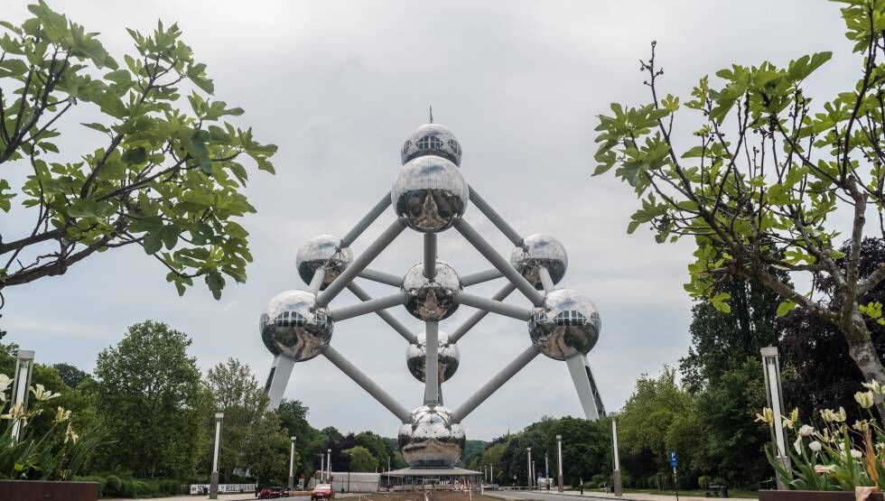 El Atomium de Bruselas, lo amas o lo odias. Subes o bajas.