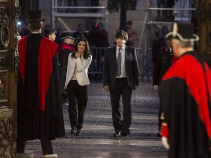 Marcela Topor acompanya Carles Puigdemont al Palau.