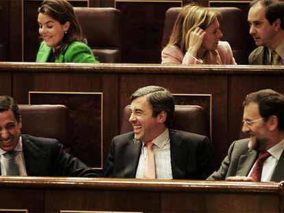 Zaplana (izquierda), Acebes y Rajoy, en la sesión de control al Gobierno del Congreso.