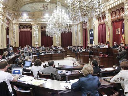 Una sesión del Parlamento de Baleares en una imagen de archivo.