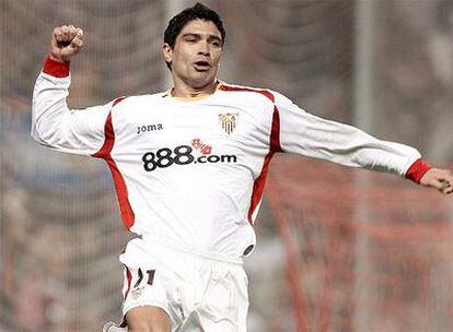 Renato celebra el único gol del partido.