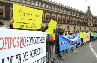 Ahorradores de Ficrea protestan en M&eacute;xico DF