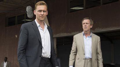 Tom Hiddleston y Hugh Laurie, protagonistas de 'El infiltrado'