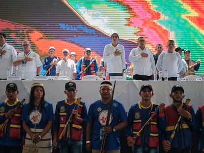 Representantes del Gobierno Colombiano y del Estado Mayor Central FARC - EP, durante una mesa de diálogo para la Paz Total, en octubre de 2023.