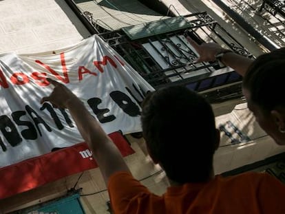 Uno de los intentos de desahucio en el n&uacute;mero 11 de la calle Argumosa de Madrid, el pasado a&ntilde;o.