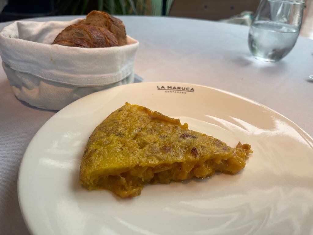 La tortilla de patata es una de las especialidades del restaurante La Maruca. 