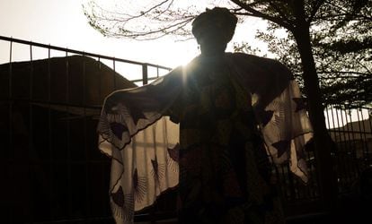 Aisata Touré, de 54 años, amenazó a su hija con casarla con un hombre mucho mayor que ella si no se tomaba en serio sus estudios. Llegó a prometerla pero al final canceló la boda.