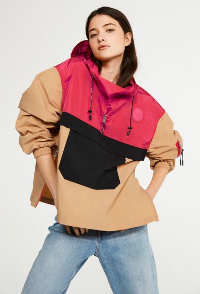 ¿Un chubasquero estilo canguro? Hazte con este divertido diseño de Claudie Pierlot. Su arriesgada combinación cromática no pasará desapercibida. 127,5€
