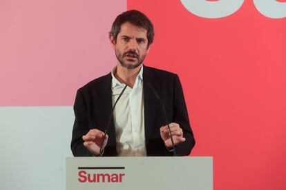 El portavoz de Sumar, Ernest Urtasun, durante una rueda de prensa, este lunes en Madrid.
