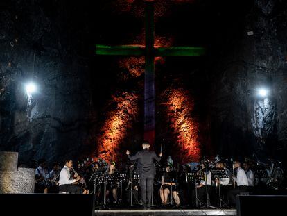 El lanzamiento de la exposición de mapping en La Catedral de Sal de ZIpaquirá, contó con una orquesta de jóvenes , en Zipaquirá, Colombia, el 18 de julio de 2023.
