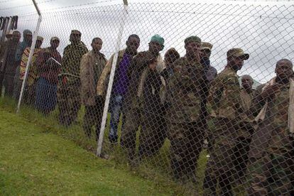 Rebeldes congoleños del M23 se rinden en rugwero al Ejército ugandés, el viernes.