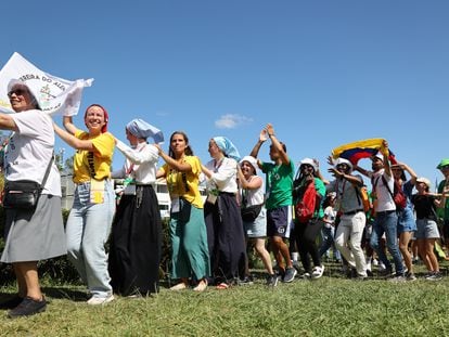 Participantes en la Jornada Mundial de la Juventud, este martes en Lisboa (Portugal).
