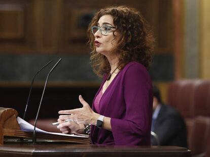 La ministra de Hacienda, María Jesús Montero, interviene en el debate en el Congreso sobre la senda de estabilidad presupuestaria del Gobierno.