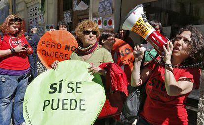 Afectados por la Hipoteca, en un acción frente a la casa de González Pons.